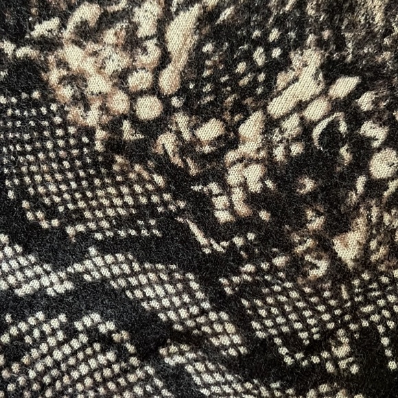 Brown snake print cardigan sweater M python medium weight fitted knit 🐍 - Picture 6 of 7
